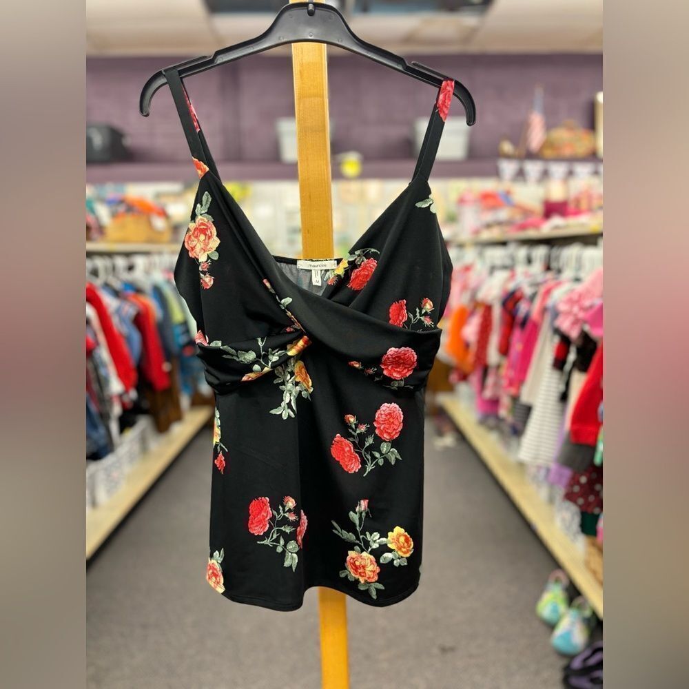 🛍️Maurices Ladies MED Black Flowered Sleeveless Blouse